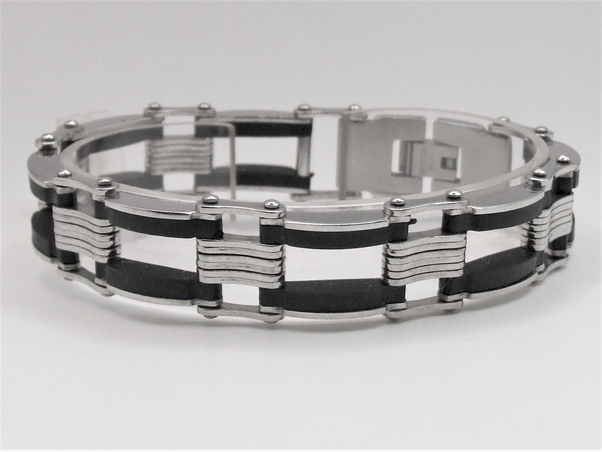 Stylish stainless steel/rubber chain link bracelet